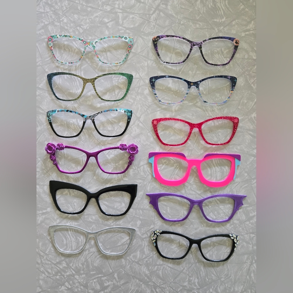 Pair Wanda Frames, 13 Toppers, 4 Pairs of Topper Charms, Pair Case